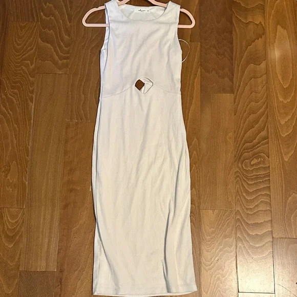 Elegant White Midi Dress with Cutout Detail - Picture 1 of 2